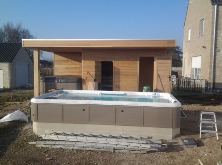 Poolhouse met sauna, whirlpool en zwemspa